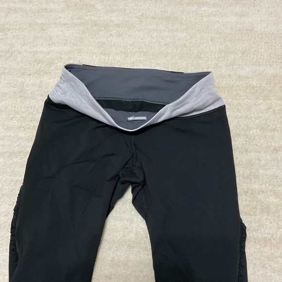 Lululemon Leggings Black and Grey Cropped With Ruffles Size 6 - Picture 2 of 7